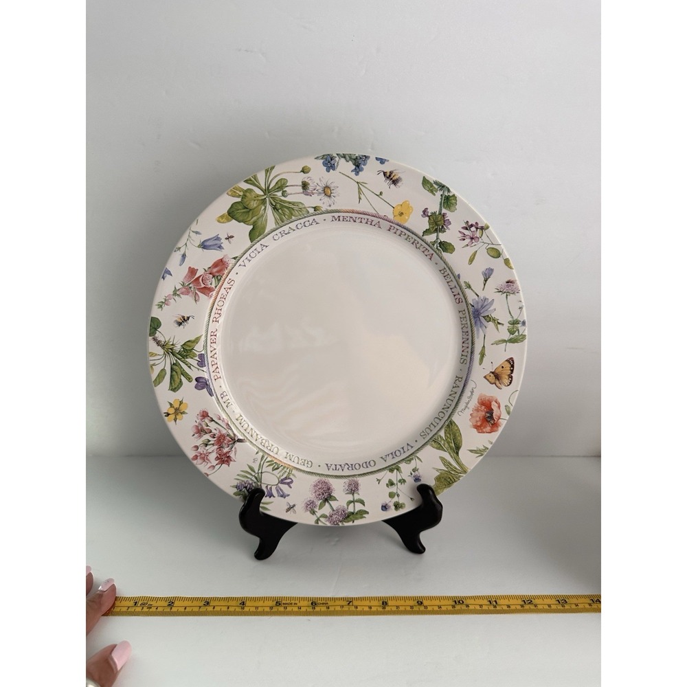 "Wildflower Meadow" dinner plate from the Marjolein Bastin collection. - Picture 3 of 5